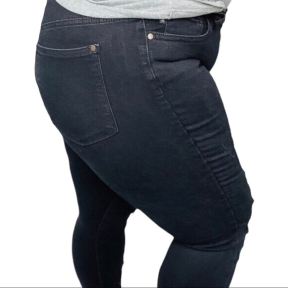 Judy Blue Jeans Black Leopard Mid Rise 22W NWT - Picture 2 of 13